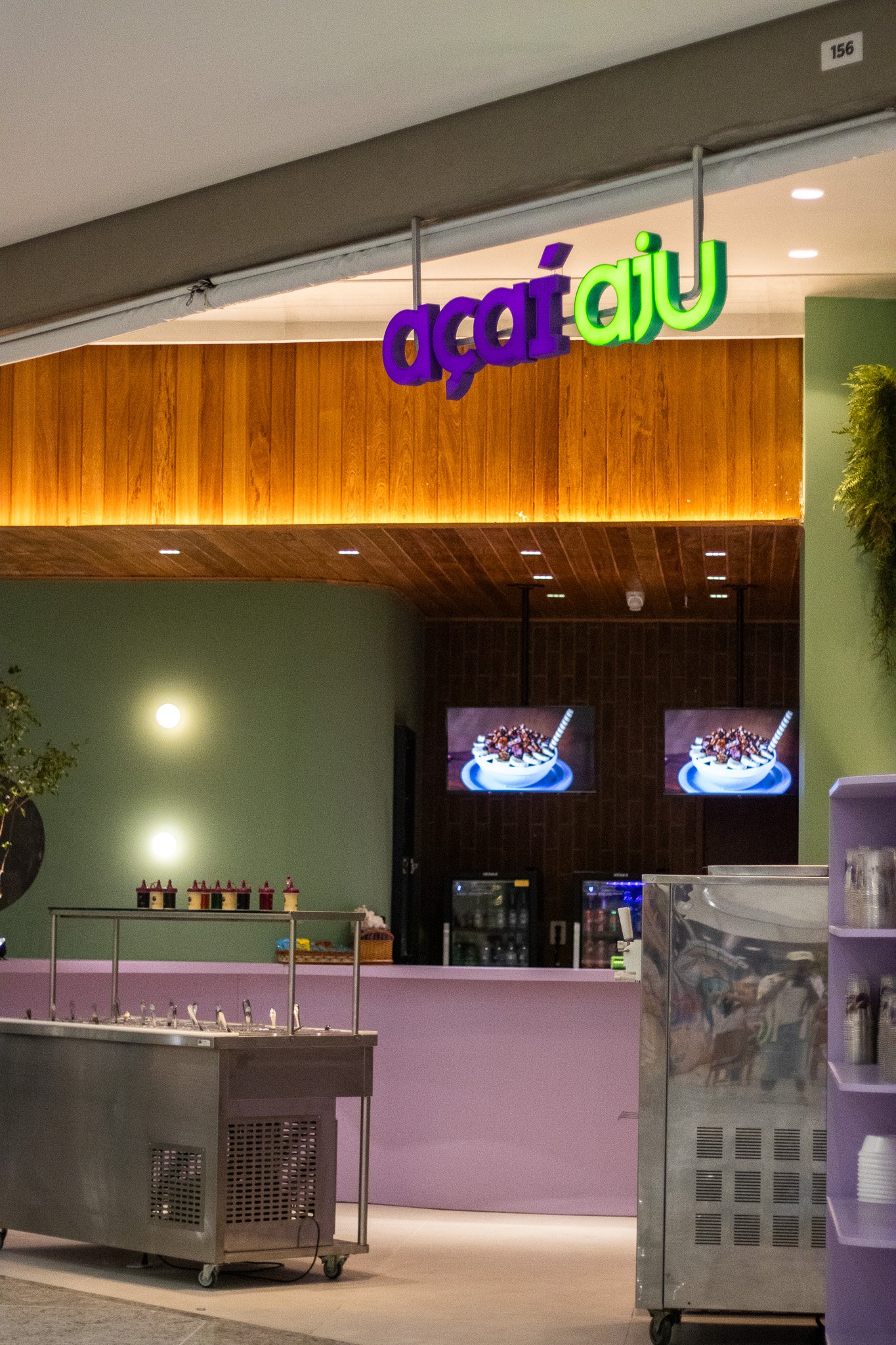 Fachada da loja Açaí Aju no centro comercial